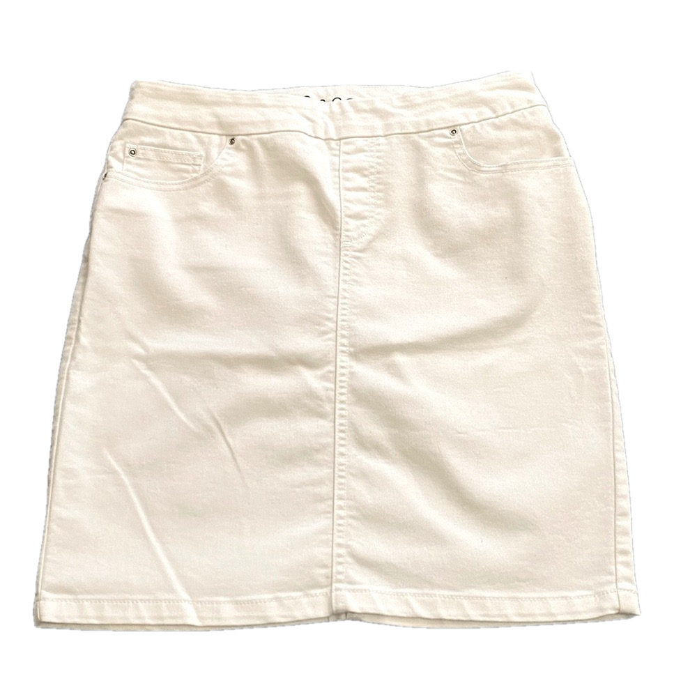 SC & Co  white above the knee skirt in size 4